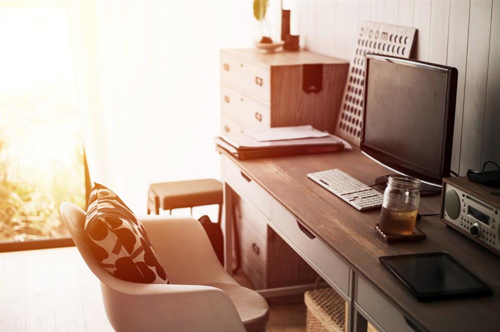 محیط کار مناسب برای سیستم دفتر خانه تزئین شده برای کار از خانه