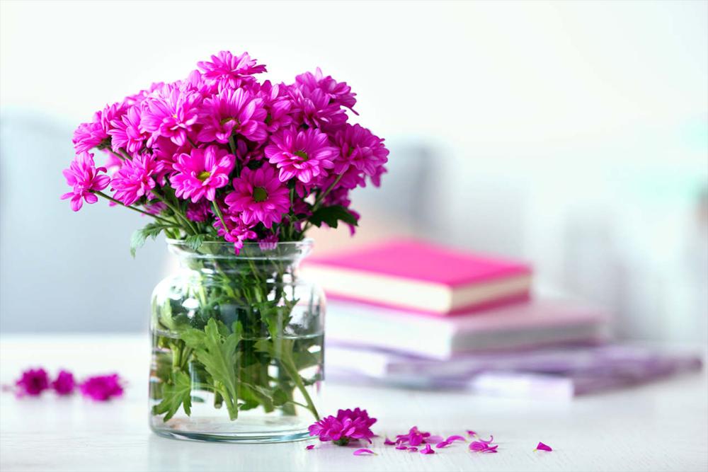 pink fresh flowers in the glass vase for home decoration