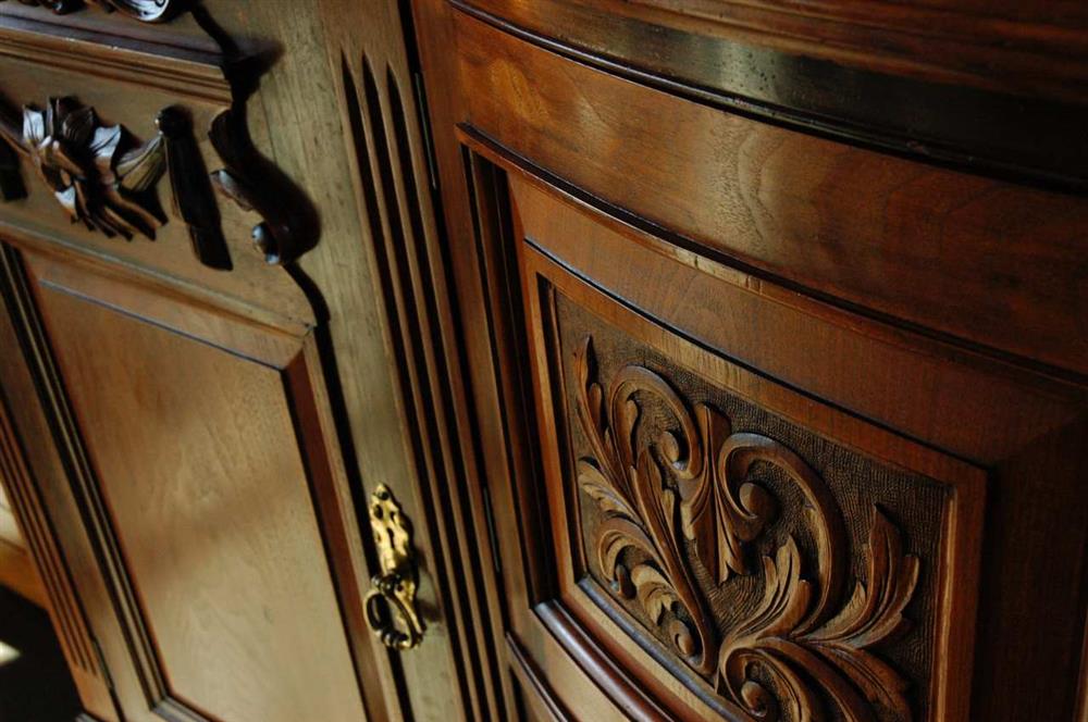 what is an armoire