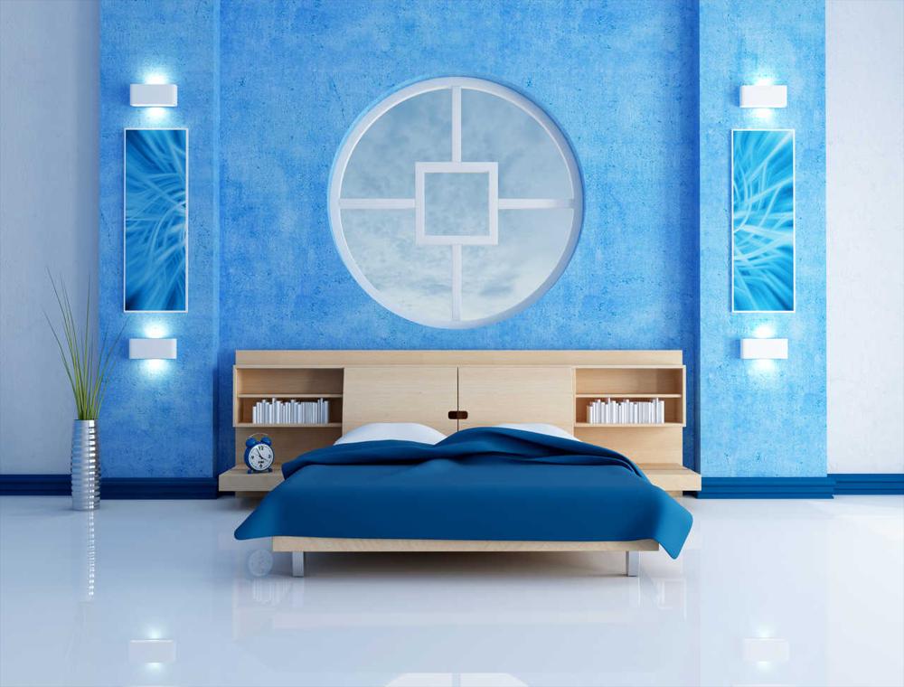 duvarları maviye boyanmış bir yatak odası